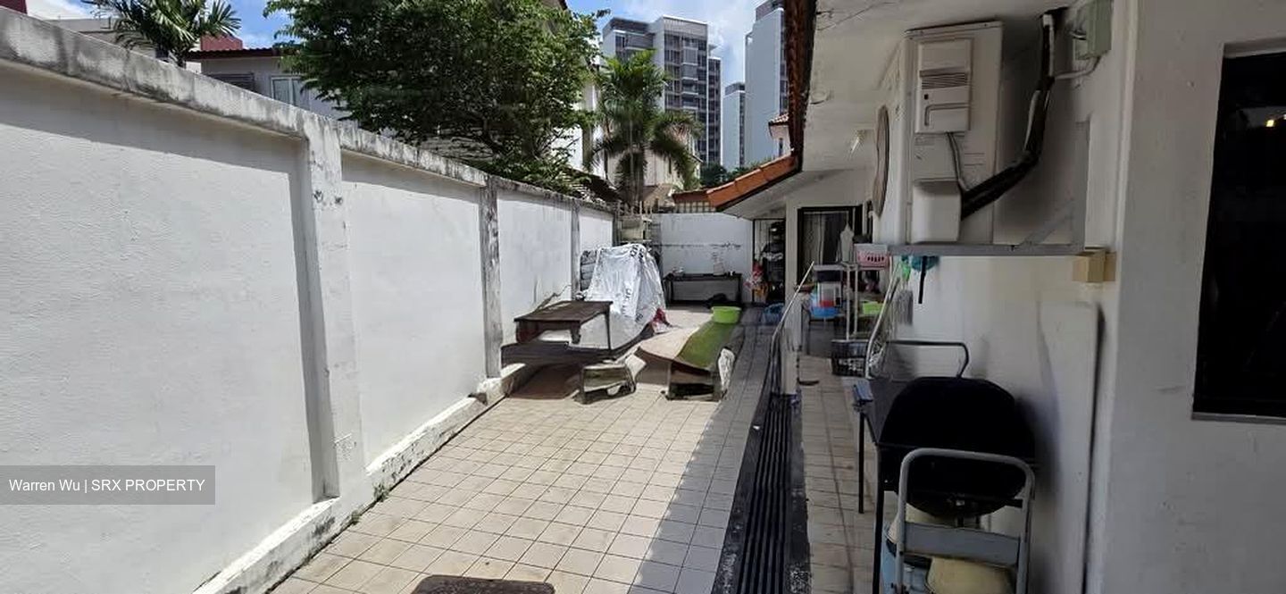 Simon Walk (D19), Terrace #551845071